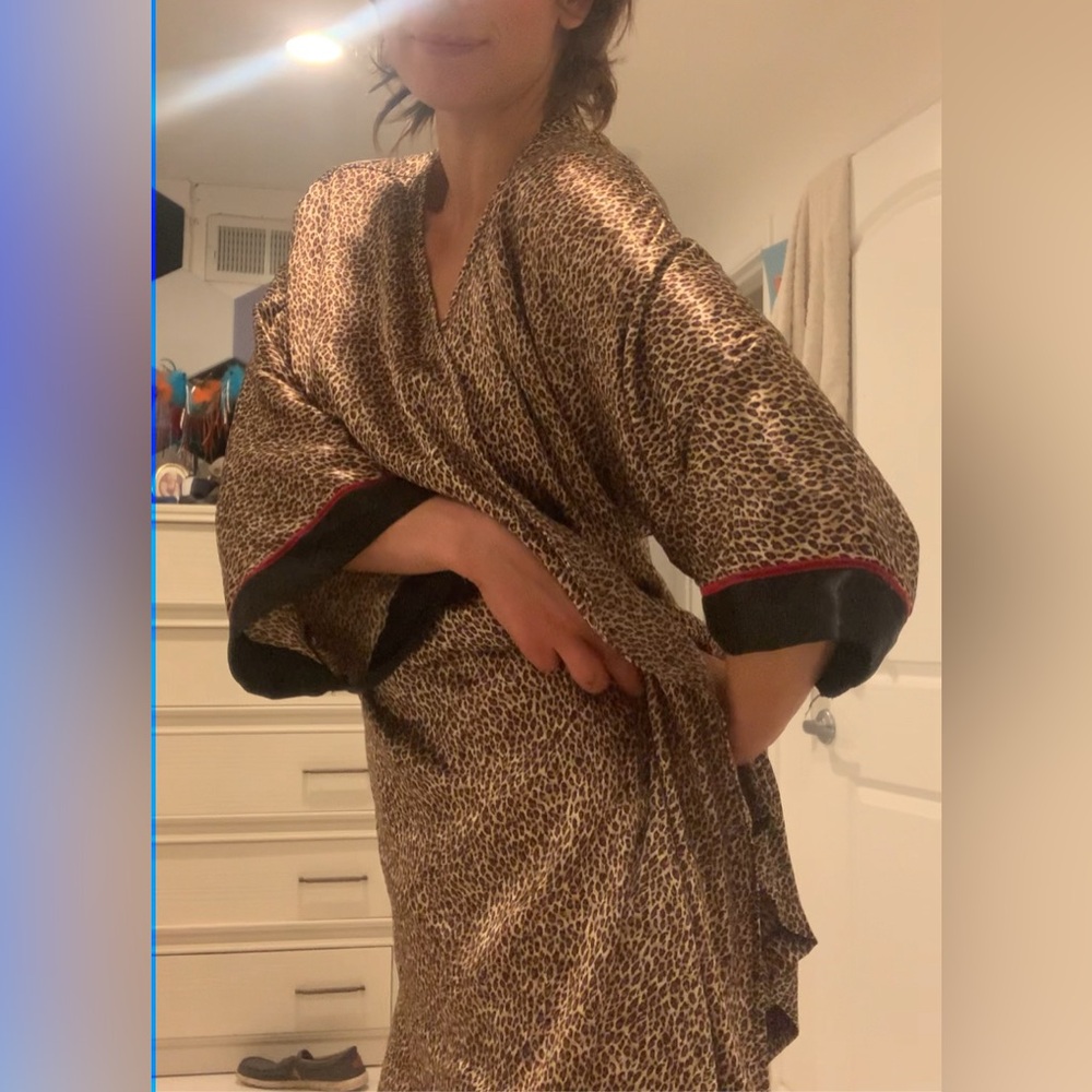 Secret Treasures Satin Robe - Picture 3 of 6